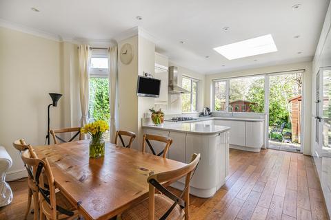 52 Collingwood Avenue, London, N10 3ED