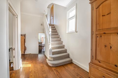 52 Collingwood Avenue, London, N10 3ED