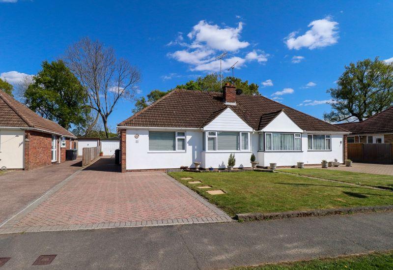 Potters Lane, Burgess Hill, West Sussex 3 bed semidetached bungalow