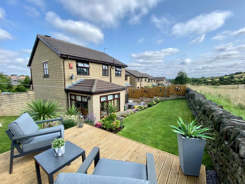 West End Drive, Cleckheaton, BD19 4 bed detached house £350,000
