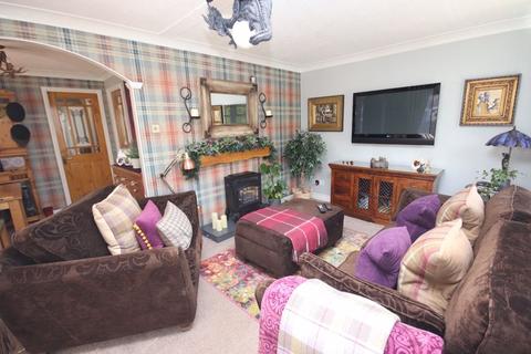2 bedroom detached bungalow for sale - Hendre Road, Conwy