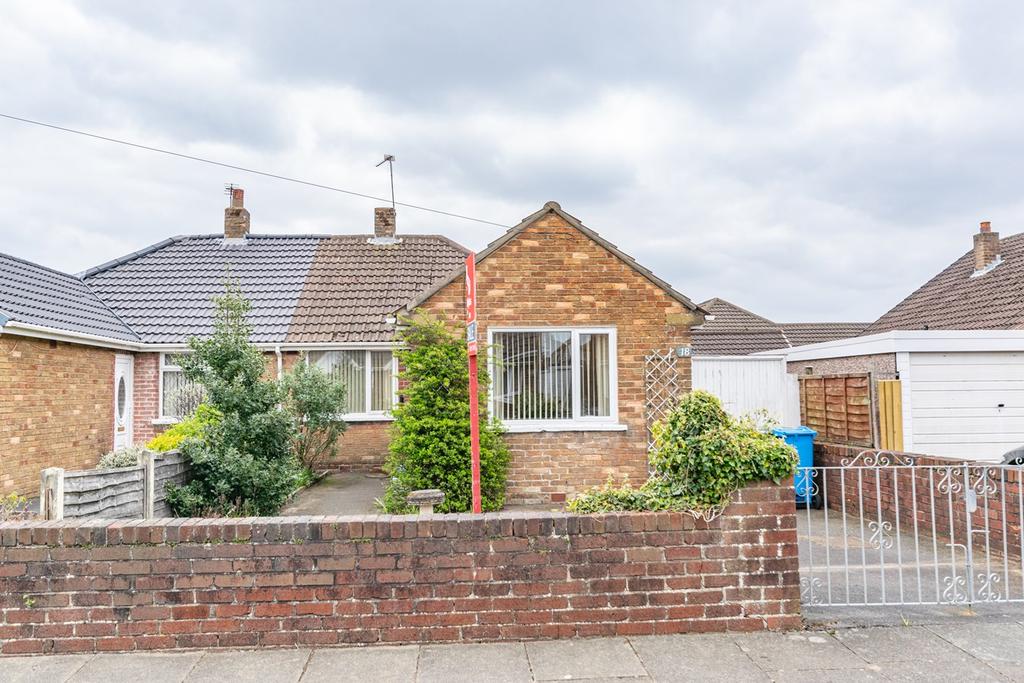 Lomond Avenue, Lytham St Annes, FY8 2 bed semidetached bungalow £189,950