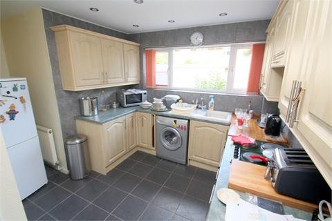 3 bedroom semi-detached house to rent, Wendover Road, STAINES-UPON-THAMES, TW18