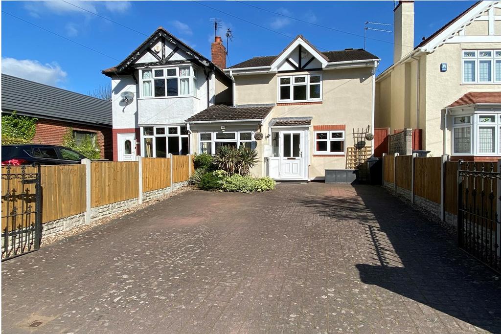 Greyhound Lane, Norton, Stourbridge, DY8 3 bed detached house £399,950