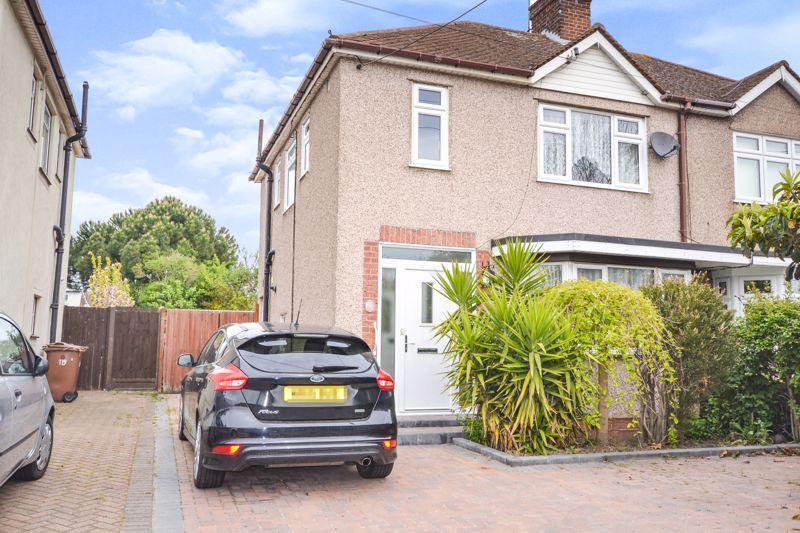 Giffords Cross Road, Corringham 3 bed semidetached house £400,000