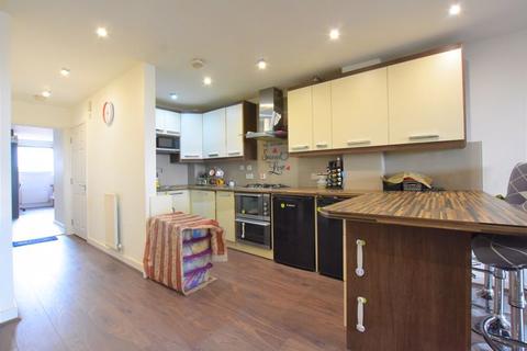 2 bedroom apartment for sale, Station Road, North Harrow