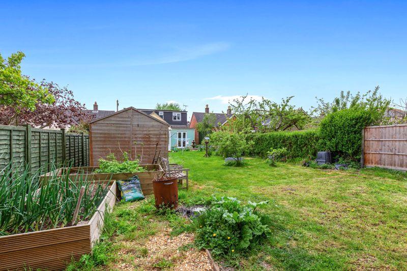 Victoria Road, Emsworth 4 bed detached bungalow for sale - £490,000