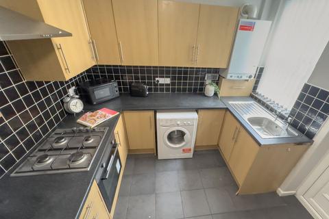 4 bedroom terraced house to rent, Connaught Road, Liverpool