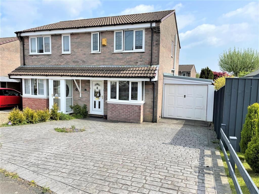 Hendre Road, Llangennech, Llanelli 3 bed semidetached house £185,000