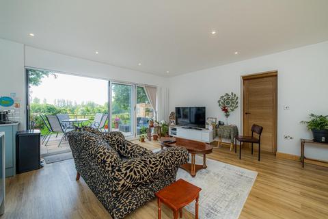 20 Highfield Close, Rough Common, Canterbury, CT2 9DX