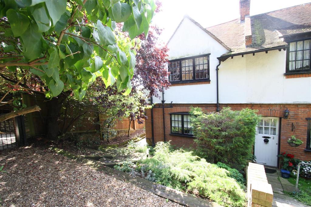 The Terrace, Church Hill, Leigh On Sea 2 bed mews £1,600 pcm (£369 pw)