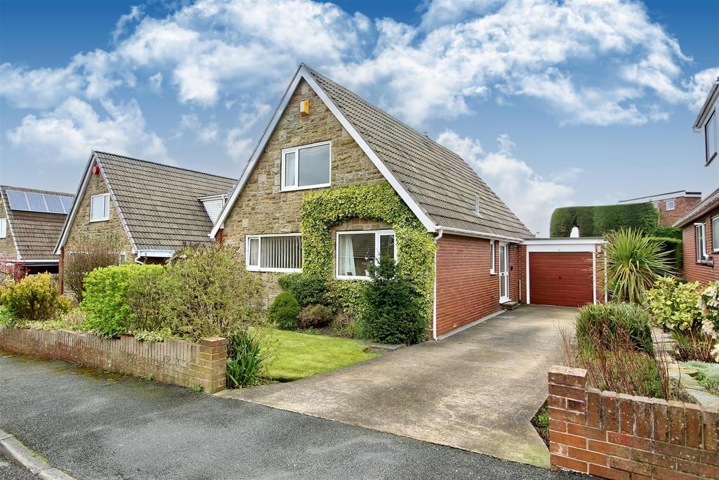 Westfield Drive, Skelmanthorpe, Huddersfield HD8 9AN 3 bed detached