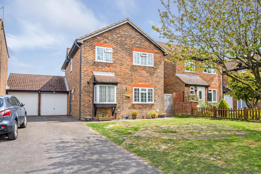 Osier Way, Banstead 4 bed link detached house £720,000