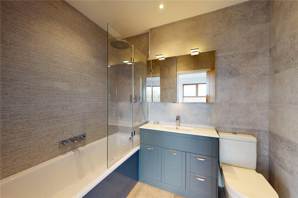 Main En Suite