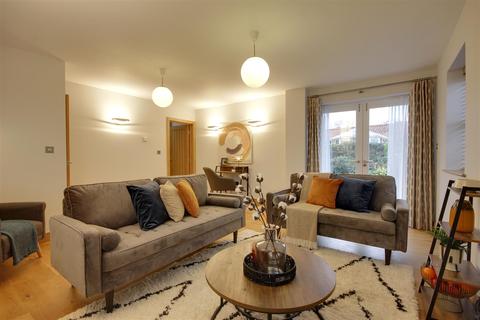 2, West End Cottages Barnards Drive, South Cave, Brough, HU15 2HL