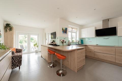 20 Rosedale Road, Epsom, KT17 2JQ
