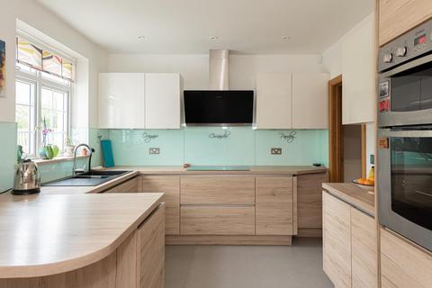 20 Rosedale Road, Epsom, KT17 2JQ