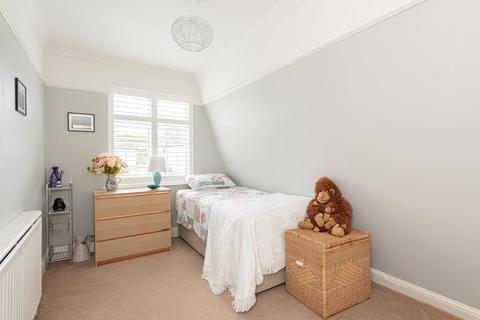 20 Rosedale Road, Epsom, KT17 2JQ