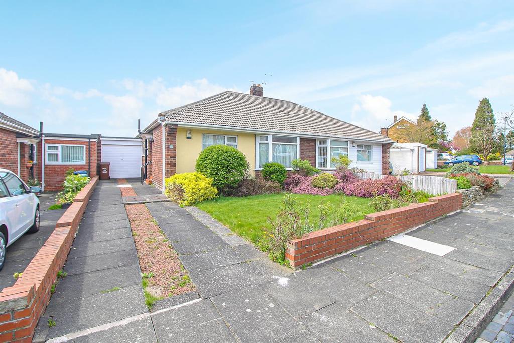 The Fairway, Brunton Park 2 bed semidetached bungalow £270,000