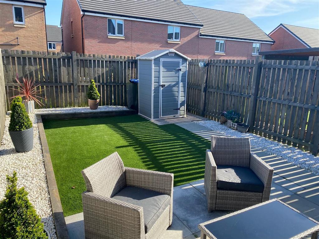 25 Acremoar Drive, Kinross 3 bed end of terrace house £180,000