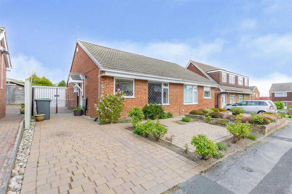 Latimer Drive, Bramcote, Nottingham 2 bed semidetached bungalow £210,000