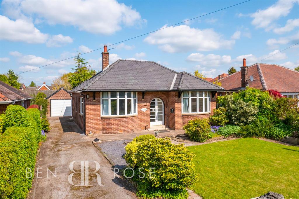 Lancaster Lane, Leyland 2 bed detached bungalow £230,000