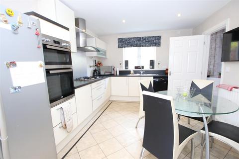 5 bedroom detached house for sale - Broadwell Drive, Wrose, Shipley