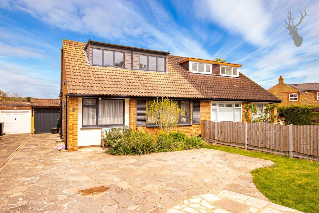 Hornbeam Road, Theydon Bois, Epping 4 bed semidetached bungalow for