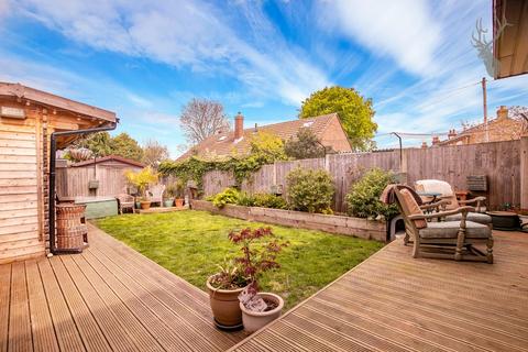 4 Hornbeam Road, Theydon Bois, Epping, CM16 7JX