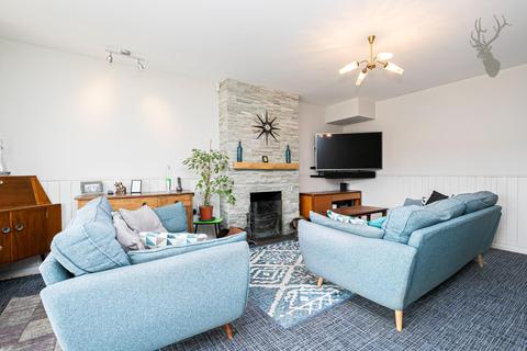 4 Hornbeam Road, Theydon Bois, Epping, CM16 7JX
