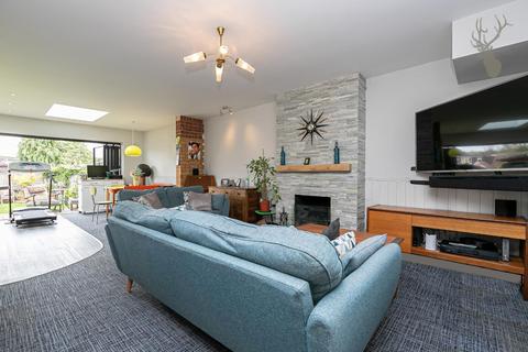 4 Hornbeam Road, Theydon Bois, Epping, CM16 7JX