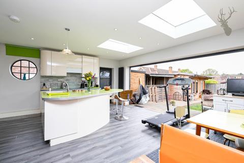 4 Hornbeam Road, Theydon Bois, Epping, CM16 7JX
