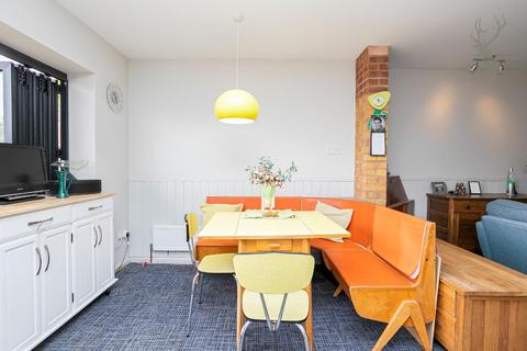 4 Hornbeam Road, Theydon Bois, Epping, CM16 7JX