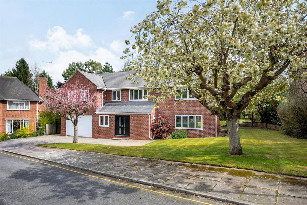 Leighton Close, Gibbet Hill... 5 bed detached house £1,250,000