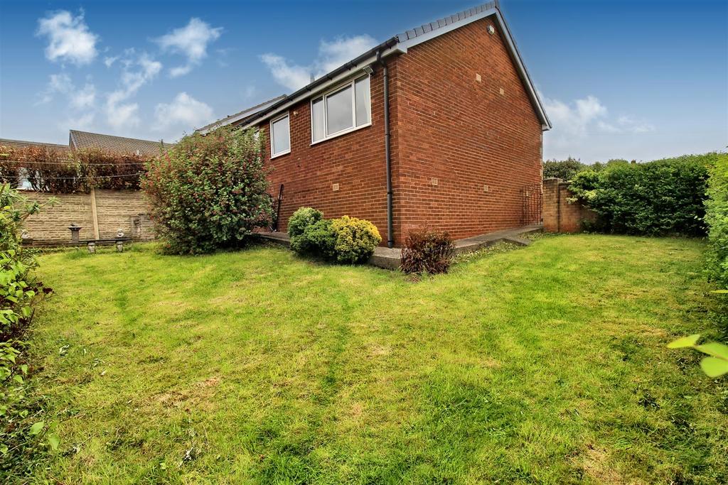 Westgate, Monk Bretton, Barnsley S71 2DS 2 bed detached bungalow £190,000