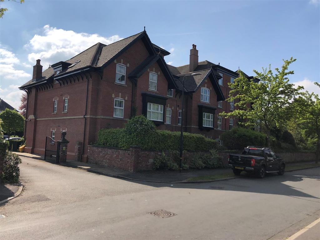 Acresfield Road, Timperley, Altrincham 2 bed apartment £275,000