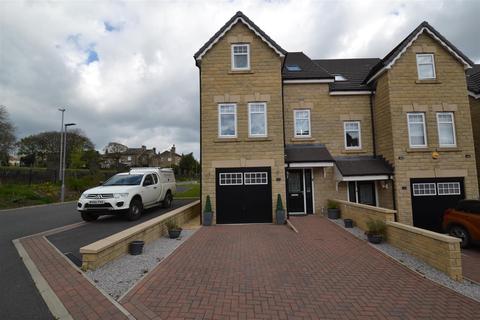 14 Black Myres Close, Queensbury, Bradford, BD13 2FQ