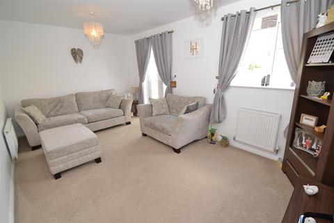 14 Black Myres Close, Queensbury, Bradford, BD13 2FQ