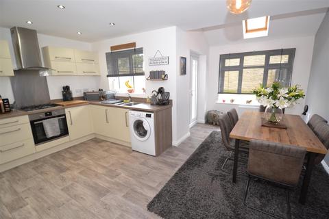 14 Black Myres Close, Queensbury, Bradford, BD13 2FQ