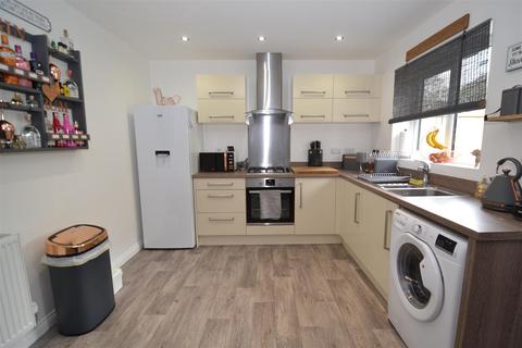14 Black Myres Close, Queensbury, Bradford, BD13 2FQ