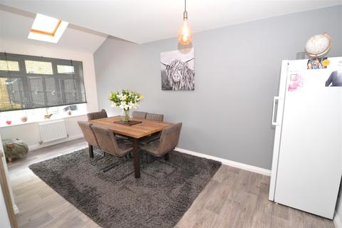 14 Black Myres Close, Queensbury, Bradford, BD13 2FQ