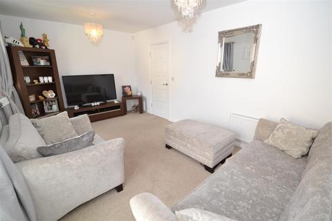 14 Black Myres Close, Queensbury, Bradford, BD13 2FQ