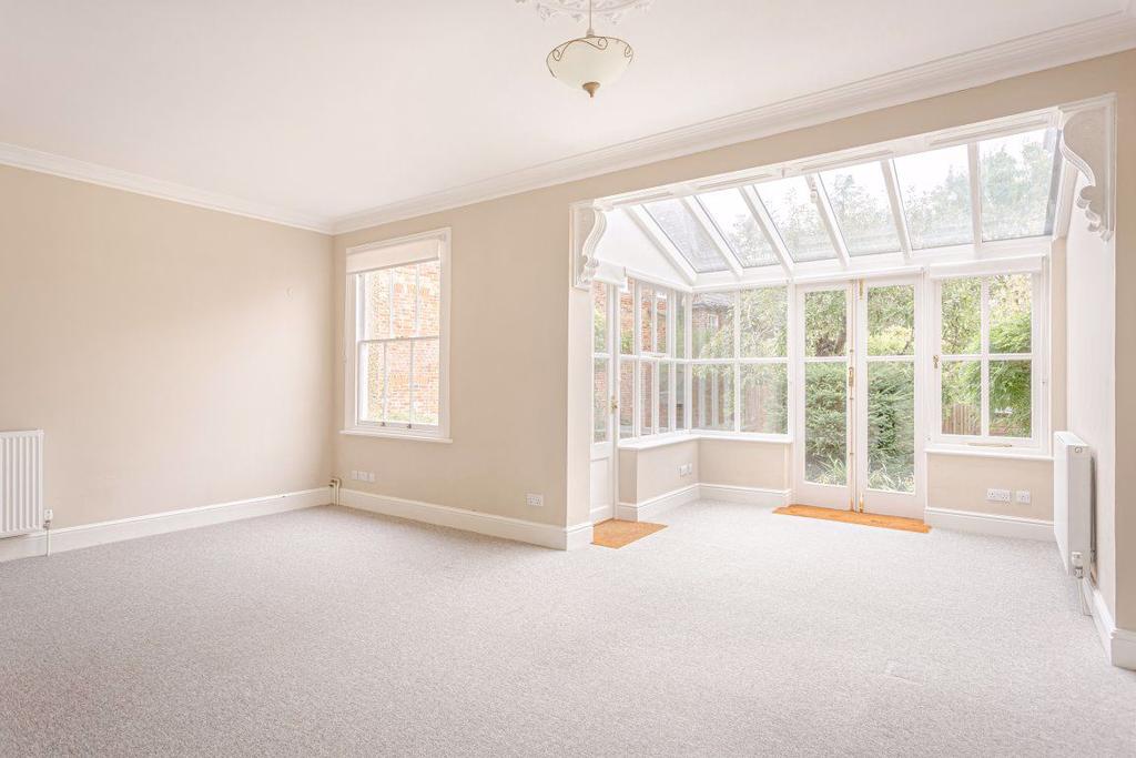 Windhill, Stortford 4 bed house £2,250 pcm (£519 pw)