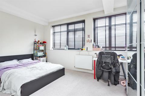 4 bedroom apartment to rent, Villiers Road, Willesden Green NW2