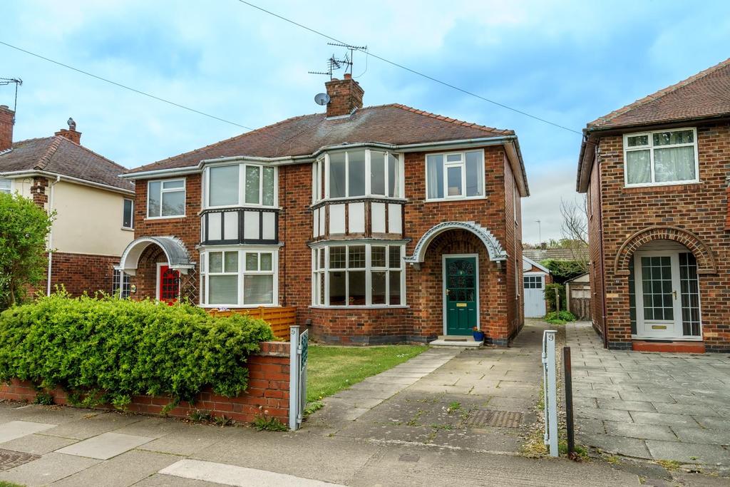 Broadway, Fulford, York 3 bed semidetached house £350,000