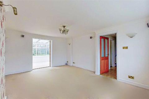 2 bedroom semi-detached house for sale - Warwick Road, Bletchley, Milton Keynes