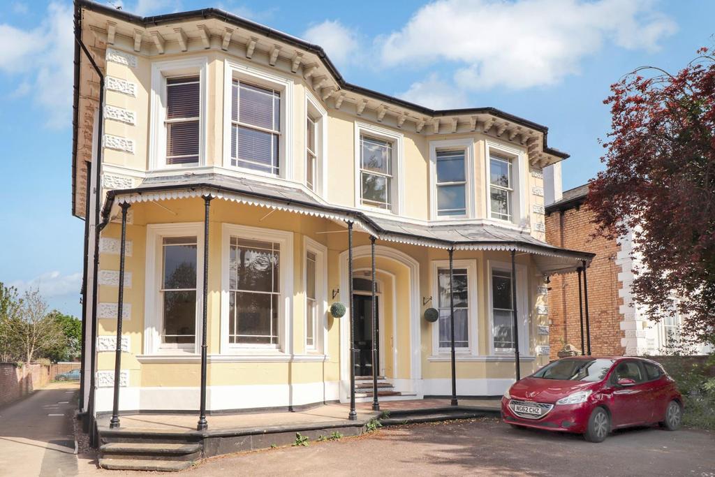 Kenilworth Road, Leamington Spa 2 bed apartment £230,000