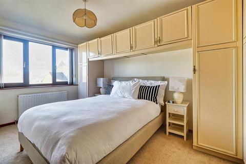34 Carrbottom Road, Greengates, Bradford, BD10 0BB