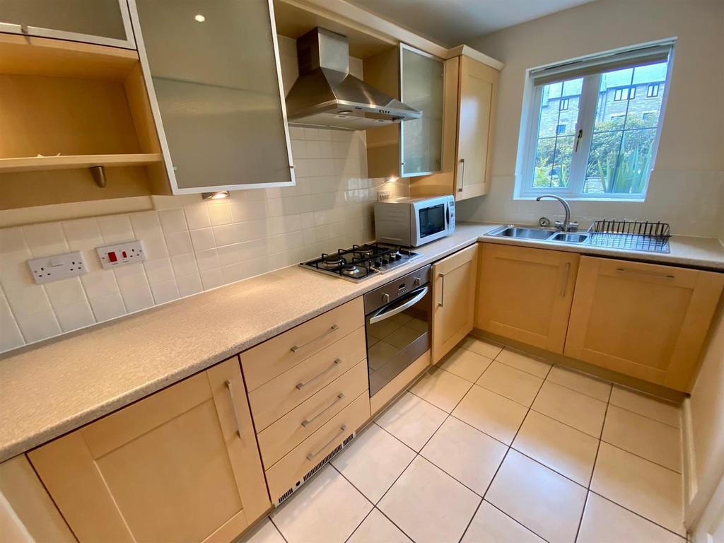 Kitchen 2.jpg