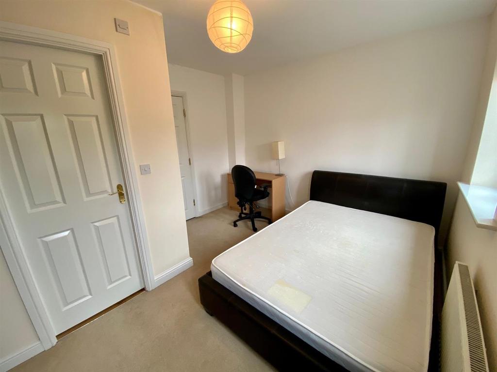 Bedroom 2 (2).jpg